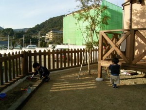 K様邸施工直後　遊ぶお子さん達